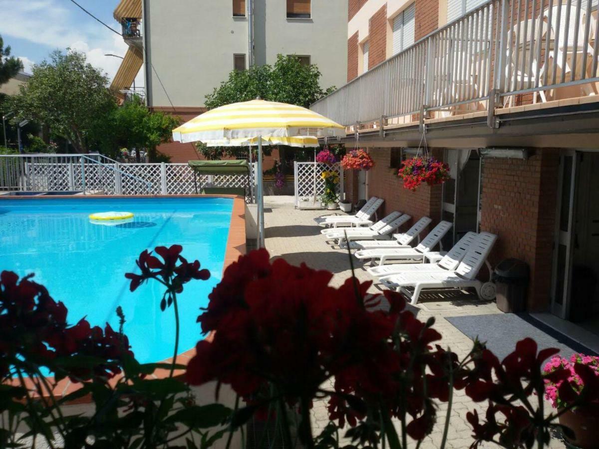 Hotel Otello Punta Marina Kültér fotó
