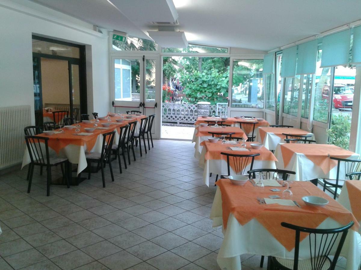 Hotel Otello Punta Marina Kültér fotó