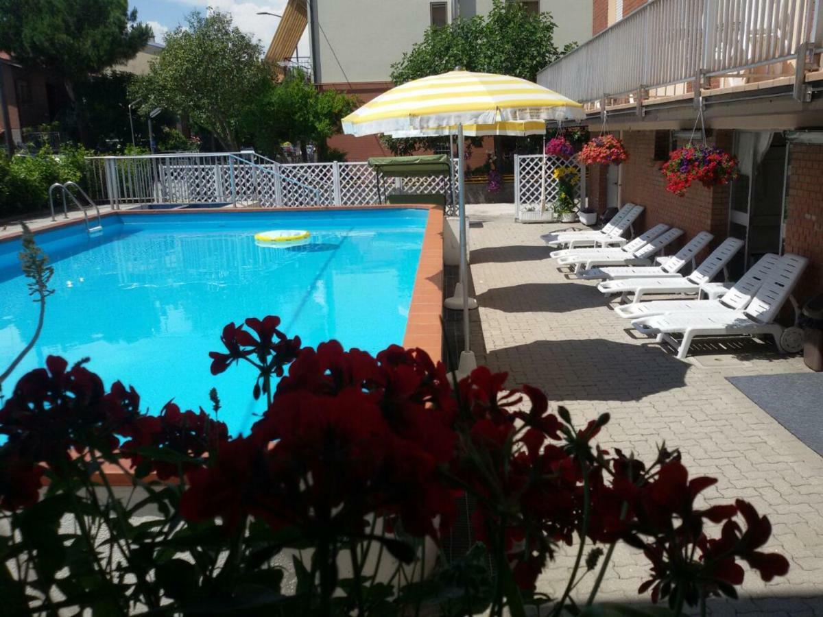 Hotel Otello Punta Marina Kültér fotó
